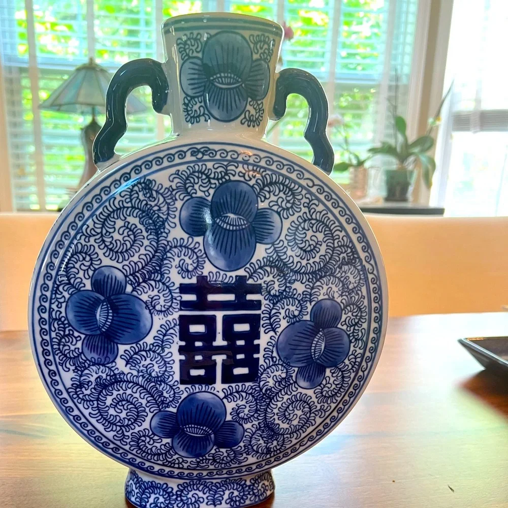 Three Hands Corp Double Happiness Chinoiserie moon flask vase w/ rounded handles - Picture 3 of 4